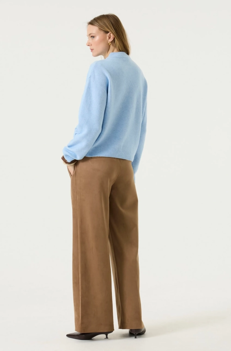  4608